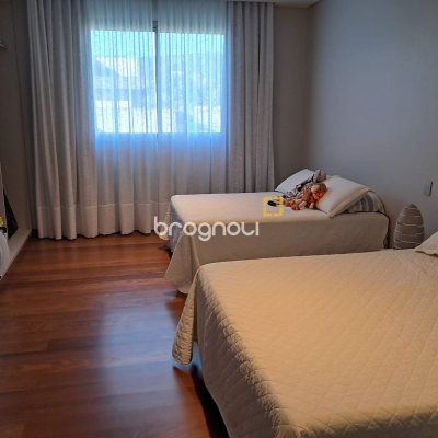 Casa de Condomínio com 410m², 3 quartos (sendo 3 suítes), 3 garagens, no bairro Ratones em Florianópolis