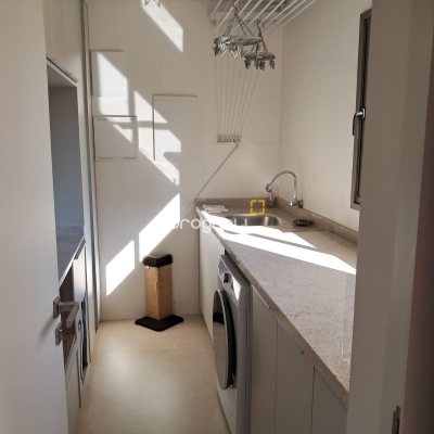 Casa de Condomínio com 410m², 3 quartos (sendo 3 suítes), 3 garagens, no bairro Ratones em Florianópolis