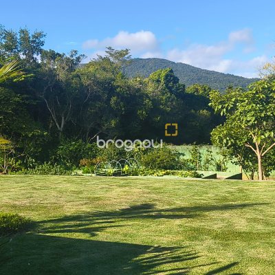 Casa de Condomínio com 410m², 3 quartos (sendo 3 suítes), 3 garagens, no bairro Ratones em Florianópolis
