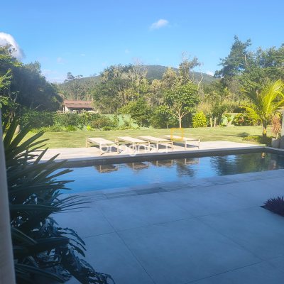 Casa de Condomínio com 410m², 3 quartos (sendo 3 suítes), 3 garagens, no bairro Ratones em Florianópolis