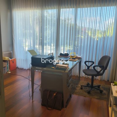 Casa de Condomínio com 410m², 3 quartos (sendo 3 suítes), 3 garagens, no bairro Ratones em Florianópolis
