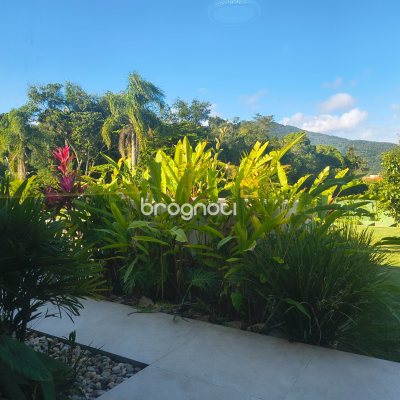 Casa de Condomínio com 410m², 3 quartos (sendo 3 suítes), 3 garagens, no bairro Ratones em Florianópolis