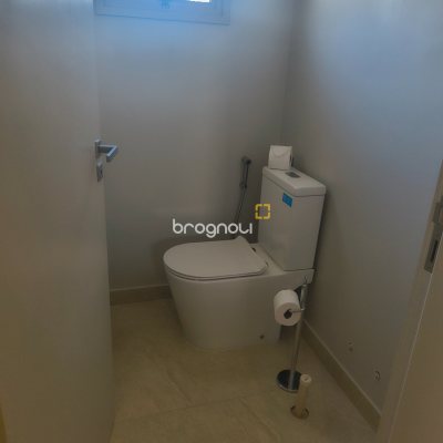 Casa de Condomínio com 410m², 3 quartos (sendo 3 suítes), 3 garagens, no bairro Ratones em Florianópolis