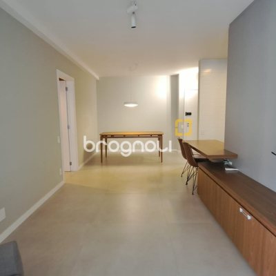 Apartamento com 79m², 2 quartos (sendo 1 suíte), 1 garagem, no bairro Itacorubi em Florianópolis