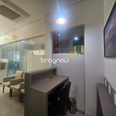 Loja com 40m², no bairro Campinas em São José