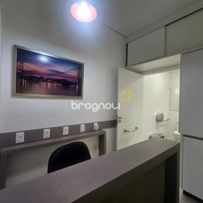 Loja com 40m², no bairro Campinas em São José