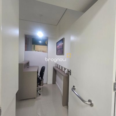 Loja com 40m², no bairro Campinas em São José