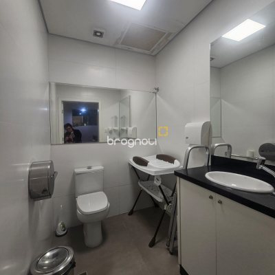 Loja com 40m², no bairro Campinas em São José