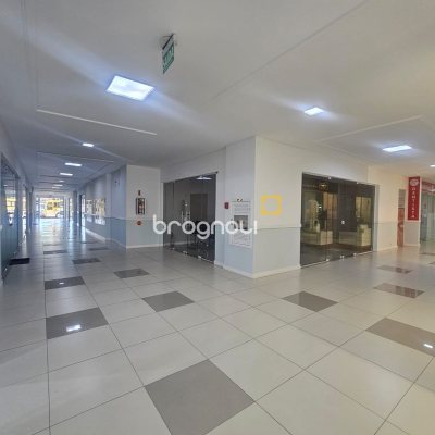 Loja com 40m², no bairro Campinas em São José
