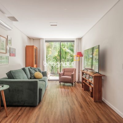 Casa com 373m², 5 quartos (sendo 3 suítes), 3 garagens, no bairro Lagoa da Conceição em Florianópolis