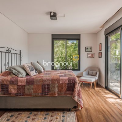 Casa com 373m², 5 quartos (sendo 3 suítes), 3 garagens, no bairro Lagoa da Conceição em Florianópolis