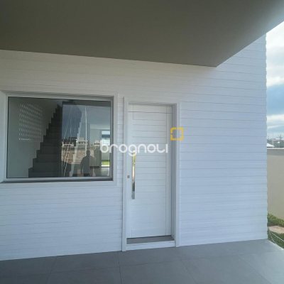 Casa com 150m², 3 quartos (sendo 1 suíte), 2 garagens, no bairro Campeche em Florianópolis