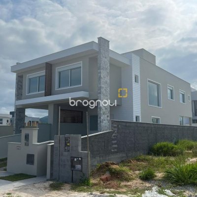 Casa com 150m², 3 quartos (sendo 1 suíte), 2 garagens, no bairro Campeche em Florianópolis