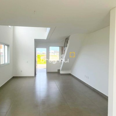 Casa com 150m², 3 quartos (sendo 1 suíte), 2 garagens, no bairro Campeche em Florianópolis