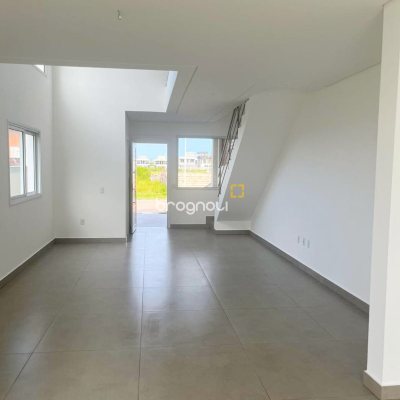 Casa com 150m², 3 quartos (sendo 1 suíte), 2 garagens, no bairro Campeche em Florianópolis