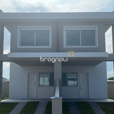 Casa com 150m², 3 quartos (sendo 1 suíte), 2 garagens, no bairro Campeche em Florianópolis