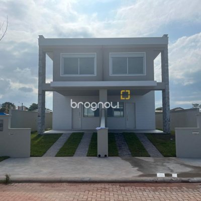 Casa com 150m², 3 quartos (sendo 1 suíte), 2 garagens, no bairro Campeche em Florianópolis