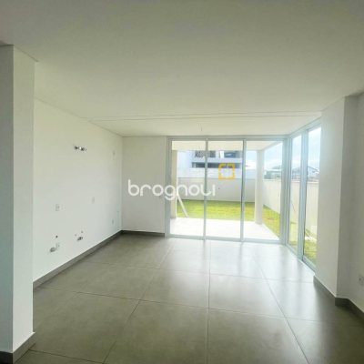 Casa com 150m², 3 quartos (sendo 1 suíte), 2 garagens, no bairro Campeche em Florianópolis