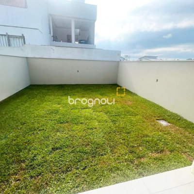 Casa com 150m², 3 quartos (sendo 1 suíte), 2 garagens, no bairro Campeche em Florianópolis