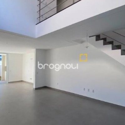 Casa com 150m², 3 quartos (sendo 1 suíte), 2 garagens, no bairro Campeche em Florianópolis