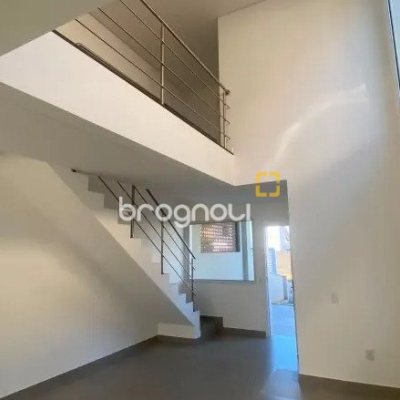 Casa com 150m², 3 quartos (sendo 1 suíte), 2 garagens, no bairro Campeche em Florianópolis