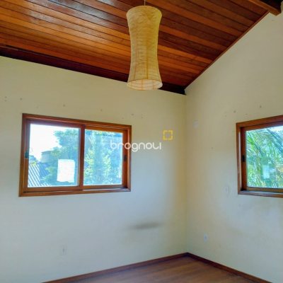 Casa com 208m², 4 quartos, 1 garagem, no bairro São João do Rio Vermelho em Florianópolis
