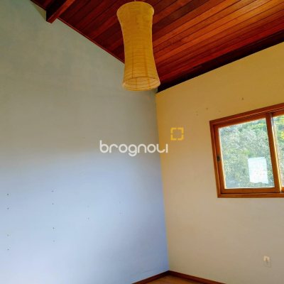 Casa com 208m², 4 quartos, 1 garagem, no bairro São João do Rio Vermelho em Florianópolis