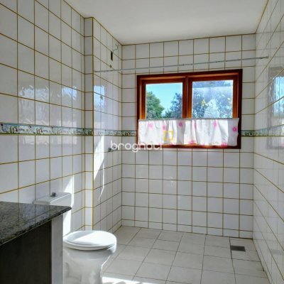 Casa com 208m², 4 quartos, 1 garagem, no bairro São João do Rio Vermelho em Florianópolis