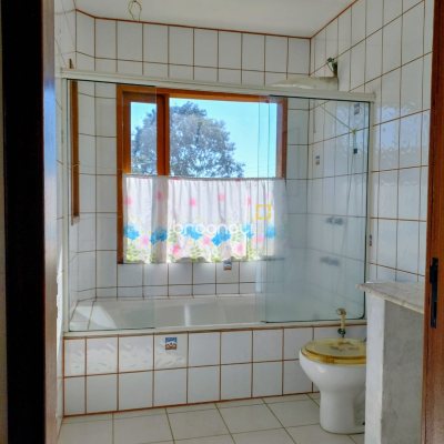 Casa com 208m², 4 quartos, 1 garagem, no bairro São João do Rio Vermelho em Florianópolis