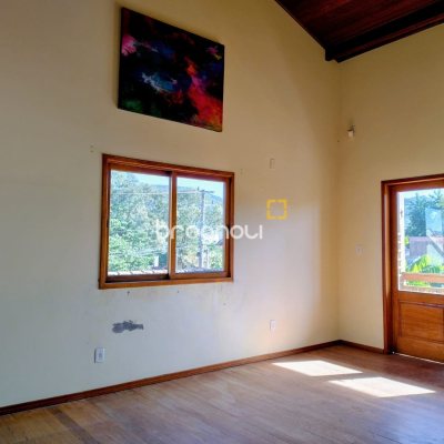 Casa com 208m², 4 quartos, 1 garagem, no bairro São João do Rio Vermelho em Florianópolis