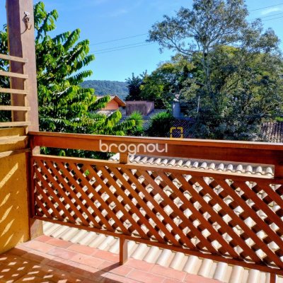 Casa com 208m², 4 quartos, 1 garagem, no bairro São João do Rio Vermelho em Florianópolis