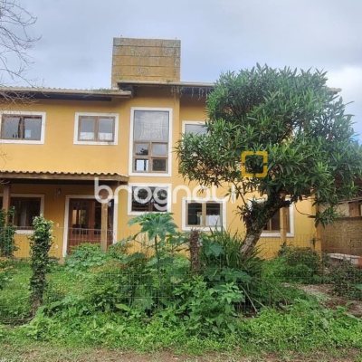 Casa com 208m², 4 quartos, 1 garagem, no bairro São João do Rio Vermelho em Florianópolis