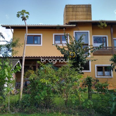 Casa com 208m², 4 quartos, 1 garagem, no bairro São João do Rio Vermelho em Florianópolis