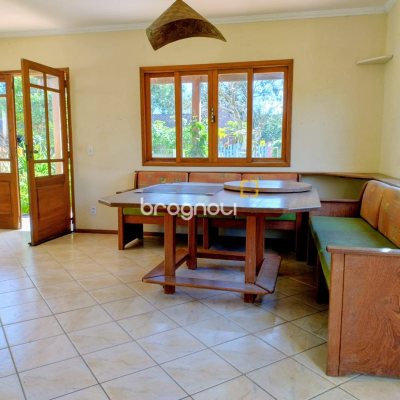 Casa com 208m², 4 quartos, 1 garagem, no bairro São João do Rio Vermelho em Florianópolis