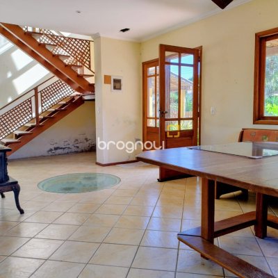 Casa com 208m², 4 quartos, 1 garagem, no bairro São João do Rio Vermelho em Florianópolis