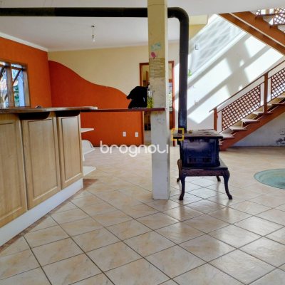 Casa com 208m², 4 quartos, 1 garagem, no bairro São João do Rio Vermelho em Florianópolis