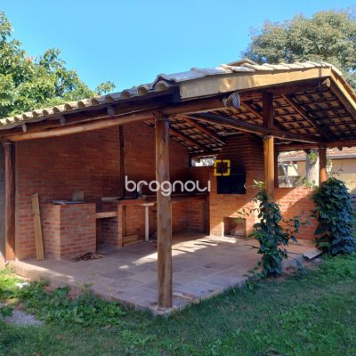 Casa com 208m², 4 quartos, 1 garagem, no bairro São João do Rio Vermelho em Florianópolis