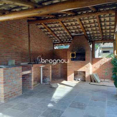 Casa com 208m², 4 quartos, 1 garagem, no bairro São João do Rio Vermelho em Florianópolis