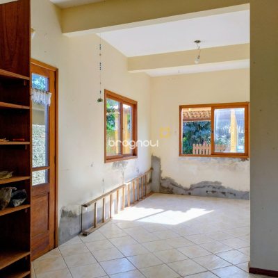 Casa com 208m², 4 quartos, 1 garagem, no bairro São João do Rio Vermelho em Florianópolis