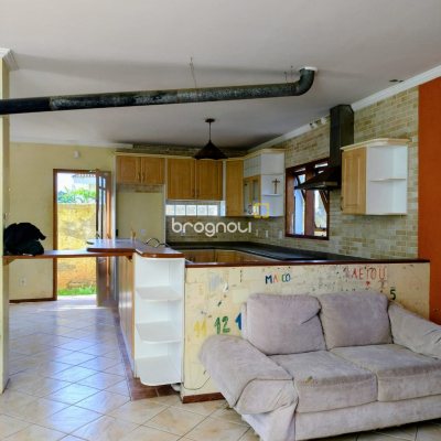 Casa com 208m², 4 quartos, 1 garagem, no bairro São João do Rio Vermelho em Florianópolis