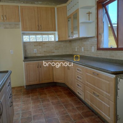 Casa com 208m², 4 quartos, 1 garagem, no bairro São João do Rio Vermelho em Florianópolis