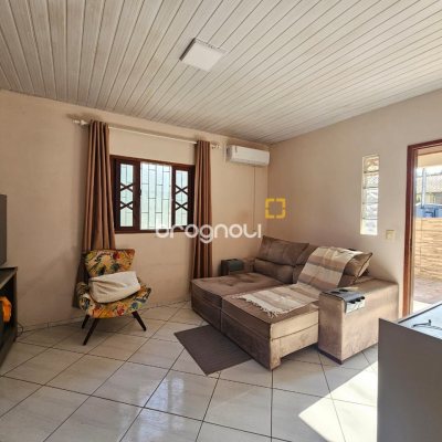 Casa com 100m², 3 quartos (sendo 1 suíte), 2 garagens, no bairro Areias em São José