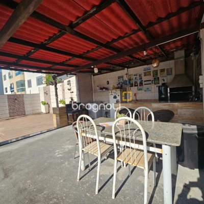 Casa com 100m², 3 quartos (sendo 1 suíte), 2 garagens, no bairro Areias em São José