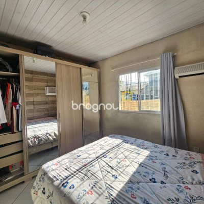 Casa com 100m², 3 quartos (sendo 1 suíte), 2 garagens, no bairro Areias em São José