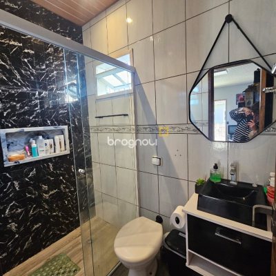 Casa com 100m², 3 quartos (sendo 1 suíte), 2 garagens, no bairro Areias em São José