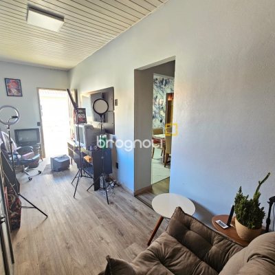 Casa com 100m², 3 quartos (sendo 1 suíte), 2 garagens, no bairro Areias em São José