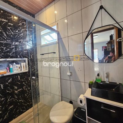 Casa com 100m², 3 quartos (sendo 1 suíte), 2 garagens, no bairro Areias em São José