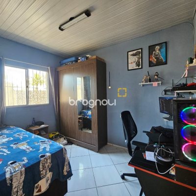 Casa com 100m², 3 quartos (sendo 1 suíte), 2 garagens, no bairro Areias em São José