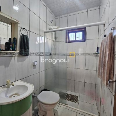 Casa com 100m², 3 quartos (sendo 1 suíte), 2 garagens, no bairro Areias em São José