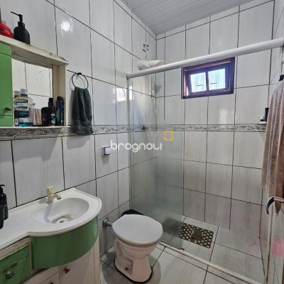 Casa com 100m², 3 quartos (sendo 1 suíte), 2 garagens, no bairro Areias em São José